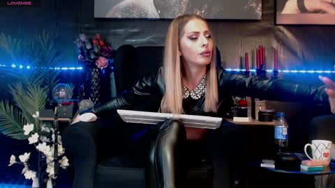 Snapshot of dominatrixeve chatting on January 2025 12:27:02 AM Dominatrix Eve online show from January 2025 12:27:02 AM