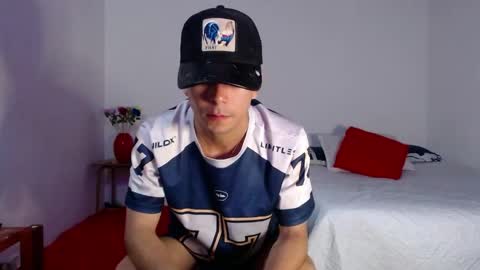 Snapshot of dominic_hanks chatting on April 2026 04:40:01 AM DOMINIC AND ANDREW online show from April 2026 04:40:01 AM