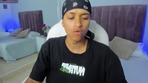 Snapshot of dominick_joness chatting on February 2025 10:19:02 PM Dominick online show from February 2025 10:19:02 PM