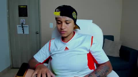 Snapshot of dominick_joness chatting on September 2025 04:56:02 AM Dominick online show from September 2025 04:56:02 AM