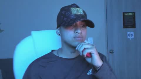 Snapshot of dominick_joness chatting on October 2025 04:10:01 AM Dominick online show from October 2025 04:10:01 AM