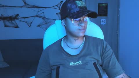 Snapshot of dominick_joness chatting on October 2025 06:43:01 AM Dominick online show from October 2025 06:43:01 AM