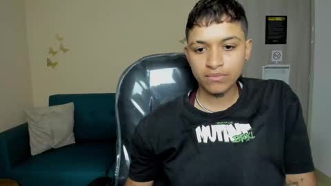 Snapshot of dominick_joness chatting on November 2025 08:09:01 PM Dominick online show from November 2025 08:09:01 PM