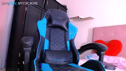 Snapshot of dominika_angel chatting on December 2024 09:08:02 PM online show from December 2024 09:08:02 PM