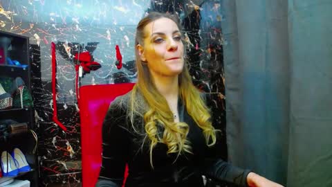 Snapshot of dommichelle chatting on January 2025 12:39:02 AM Michelle online show from January 2025 12:39:02 AM