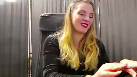 Snapshot of dommichelle chatting on January 2026 04:22:02 PM Michelle online show from January 2026 04:22:02 PM