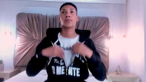 Domminick18 online show from October 2025 07:01:02 PM