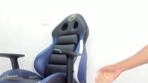 Domminick18 online show from October 2025 07:42:01 AM