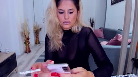 Tessa online show from September 2025 07:58:02 PM