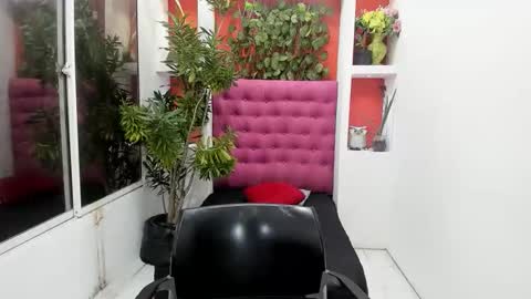 Snapshot of dona_tella chatting on October 2025 05:24:02 PM dona_tella online show from October 2025 05:24:02 PM