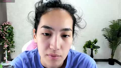 Aura online show from October 2025 02:01:01 AM