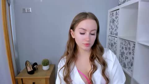 DonnaSensual online show from October 2025 04:30:01 PM