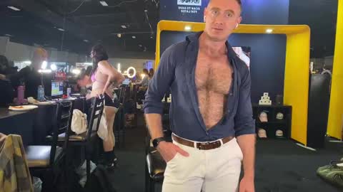 Snapshot of donnybasilisk chatting on October 2025 11:18:01 PM Donny online show from October 2025 11:18:01 PM