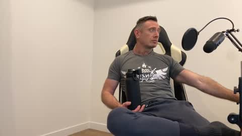 Snapshot of donnybasilisk chatting on December 2025 09:52:01 PM Donny online show from December 2025 09:52:01 PM