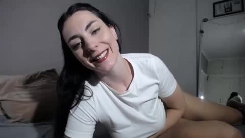 Iara online show from February 2025 11:00:01 PM