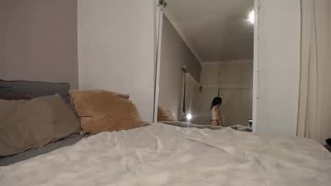 Iara online show from March 2025 10:52:02 PM