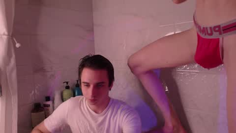 Snapshot of dontknowloool chatting on December 2024 10:15:01 PM EliotKenny online show from December 2024 10:15:01 PM