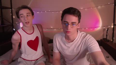 Snapshot of dontknowloool chatting on January 2025 05:37:01 PM EliotKenny online show from January 2025 05:37:01 PM
