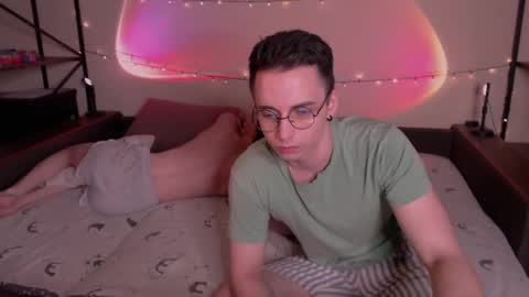 Snapshot of dontknowloool chatting on February 2025 06:09:02 PM EliotKenny online show from February 2025 06:09:02 PM
