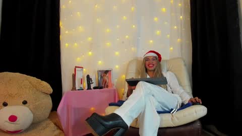 Snapshot of dorian_lev chatting on December 2024 09:28:01 PM Nicolle online show from December 2024 09:28:01 PM