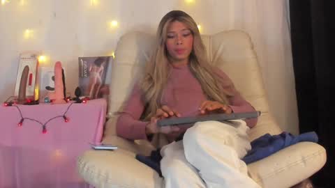 Snapshot of dorian_lev chatting on December 2024 01:04:01 AM Nicolle online show from December 2024 01:04:01 AM