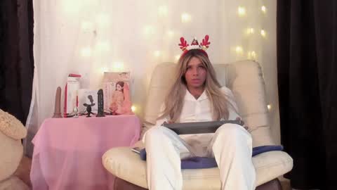 Snapshot of dorian_lev chatting on December 2024 03:00:02 AM Nicolle online show from December 2024 03:00:02 AM