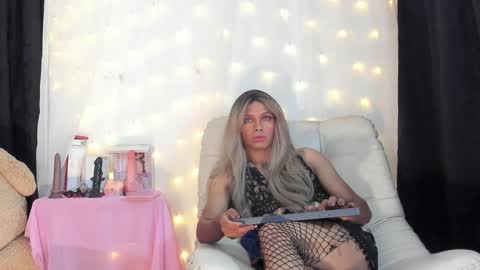 Snapshot of dorian_lev chatting on December 2024 09:10:01 AM Nicolle online show from December 2024 09:10:01 AM