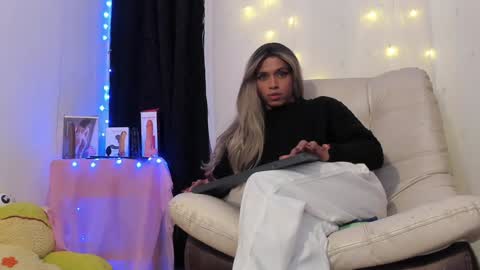 Snapshot of dorian_lev chatting on January 2025 02:25:01 AM Nicolle online show from January 2025 02:25:01 AM