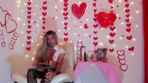Snapshot of dorian_lev chatting on February 2025 02:37:01 PM Nicolle online show from February 2025 02:37:01 PM