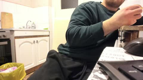 Snapshot of doriancretu95 chatting on January 2025 09:32:01 PM menu below online show from January 2025 09:32:01 PM