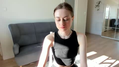 dormineaa online show from April 2026 06:06:01 AM