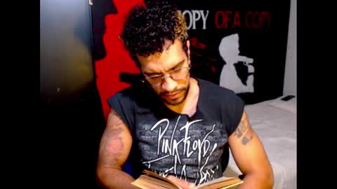 Snapshot of dostoyrodia_34 chatting on January 2025 05:39:02 PM will online show from January 2025 05:39:02 PM