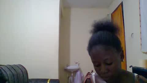 Snapshot of dottletop chatting on February 2025 07:14:02 PM dottletop online show from February 2025 07:14:02 PM