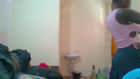 Snapshot of dottletop chatting on February 2025 08:38:01 AM dottletop online show from February 2025 08:38:01 AM