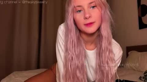 Lana  Eva  dont forget to give us a thumb up online show from September 2025 05:29:02 PM