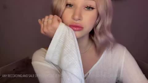 MOLLYYYY dont forget to give me a thumb up online show from January 2025 11:30:02 AM