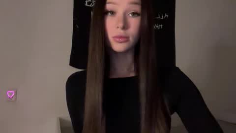 MOLLYYYY dont forget to give me a thumb up online show from October 2025 12:58:01 PM