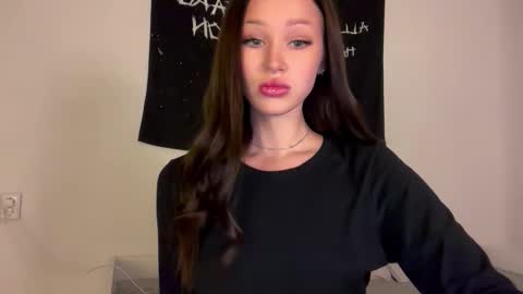 MOLLYYYY dont forget to give me a thumb up online show from October 2025 01:03:02 PM