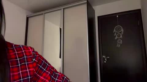 MOLLYYYY dont forget to give me a thumb up online show from October 2025 01:33:02 PM