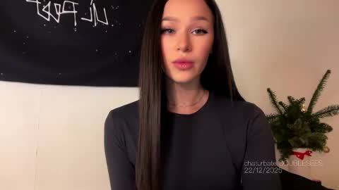 Snapshot of doublesees chatting on December 2025 02:53:02 AM MOLLYYYY dont forget to give me a thumb up online show from December 2025 02:53:02 AM