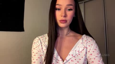 Snapshot of doublesees chatting on January 2026 01:13:01 PM MOLLYYYY dont forget to give me a thumb up online show from January 2026 01:13:01 PM