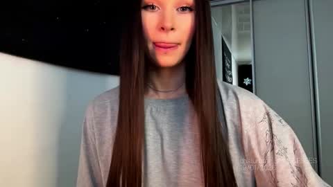 Snapshot of doublesees chatting on January 2026 07:56:02 AM MOLLYYYY dont forget to give me a thumb up online show from January 2026 07:56:02 AM