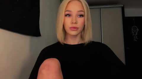 MOLLYYYY dont forget to give me a thumb up online show from May 2026 04:08:02 AM