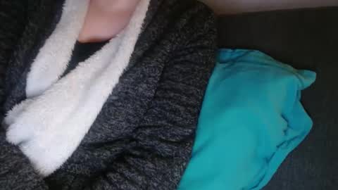 Snapshot of douce_elsa chatting on February 2025 07:27:02 PM Douce Elsa online show from February 2025 07:27:02 PM
