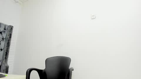 DOUGLAS online show from October 2025 01:07:01 PM