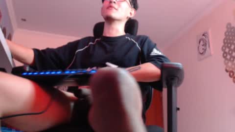 Snapshot of douglas_drake chatting on February 2025 01:51:02 PM douglas_drake online show from February 2025 01:51:02 PM