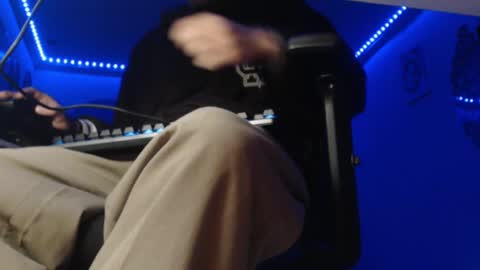 Snapshot of douglas_drake chatting on February 2025 04:01:01 AM douglas_drake online show from February 2025 04:01:01 AM