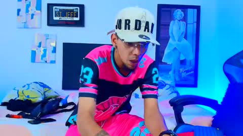 Snapshot of douglas_gallegos chatting on November 2025 02:10:01 AM douglas_gallegos online show from November 2025 02:10:01 AM