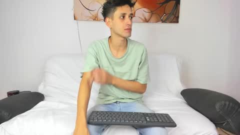 Snapshot of drake_and_zara chatting on December 2025 12:11:02 PM Drake and Zara online show from December 2025 12:11:02 PM