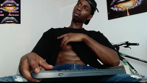 Snapshot of drake_brown_23 chatting on January 2025 10:21:01 PM Drake 23 online show from January 2025 10:21:01 PM